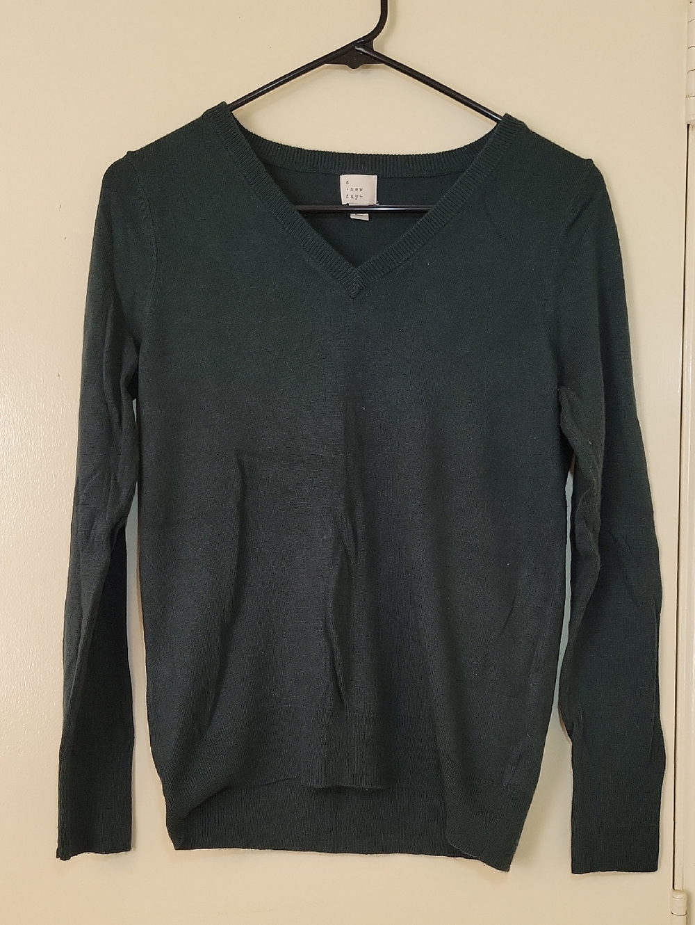 Women's V-Neck Sweater in Forest Green